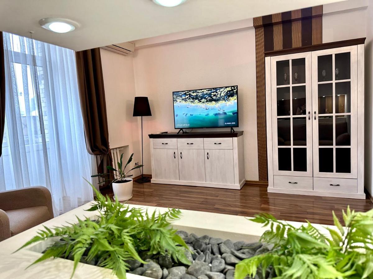 Lux Apartments In The City Center With A Coffee Machine, View Of A Theater, Near Zlata Plaza รีฟเน ภายนอก รูปภาพ