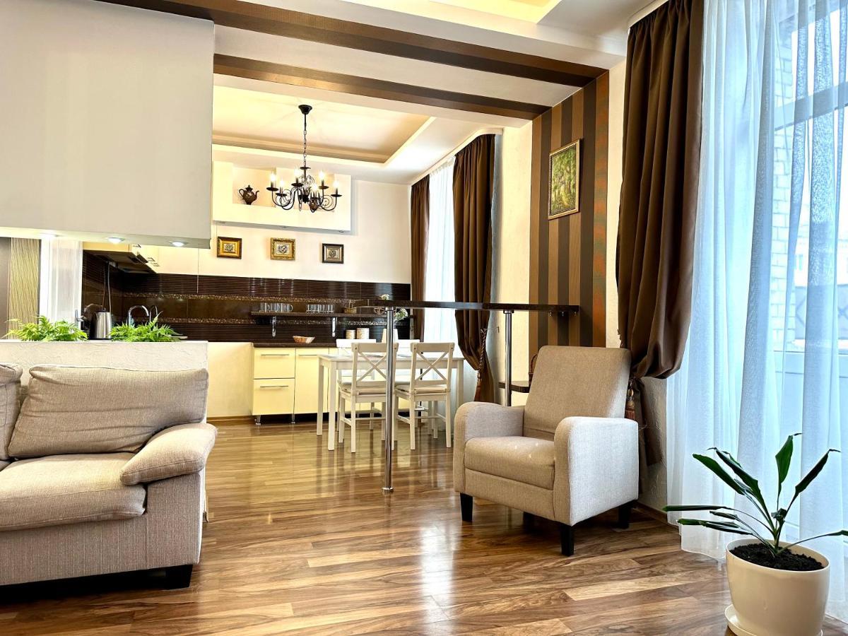 Lux Apartments In The City Center With A Coffee Machine, View Of A Theater, Near Zlata Plaza รีฟเน ภายนอก รูปภาพ