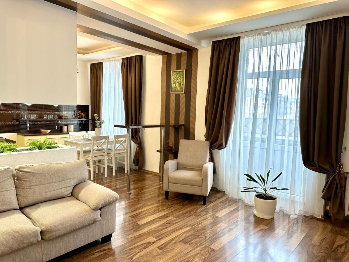 Lux Apartments In The City Center With A Coffee Machine, View Of A Theater, Near Zlata Plaza รีฟเน ภายนอก รูปภาพ