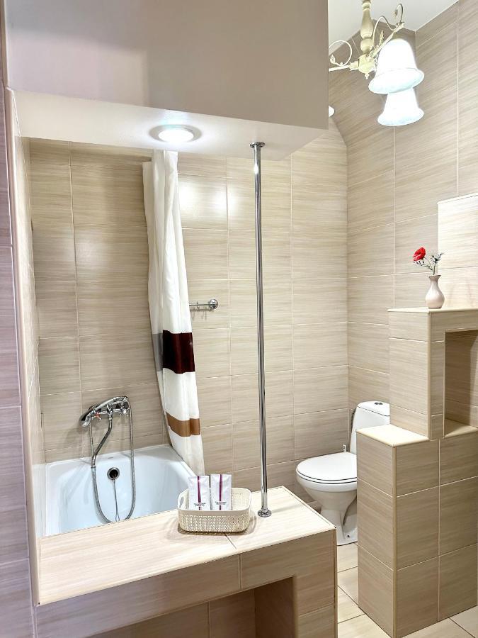 Lux Apartments In The City Center With A Coffee Machine, View Of A Theater, Near Zlata Plaza รีฟเน ภายนอก รูปภาพ