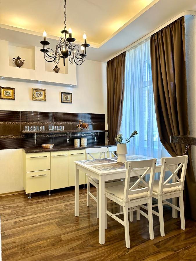 Lux Apartments In The City Center With A Coffee Machine, View Of A Theater, Near Zlata Plaza รีฟเน ภายนอก รูปภาพ