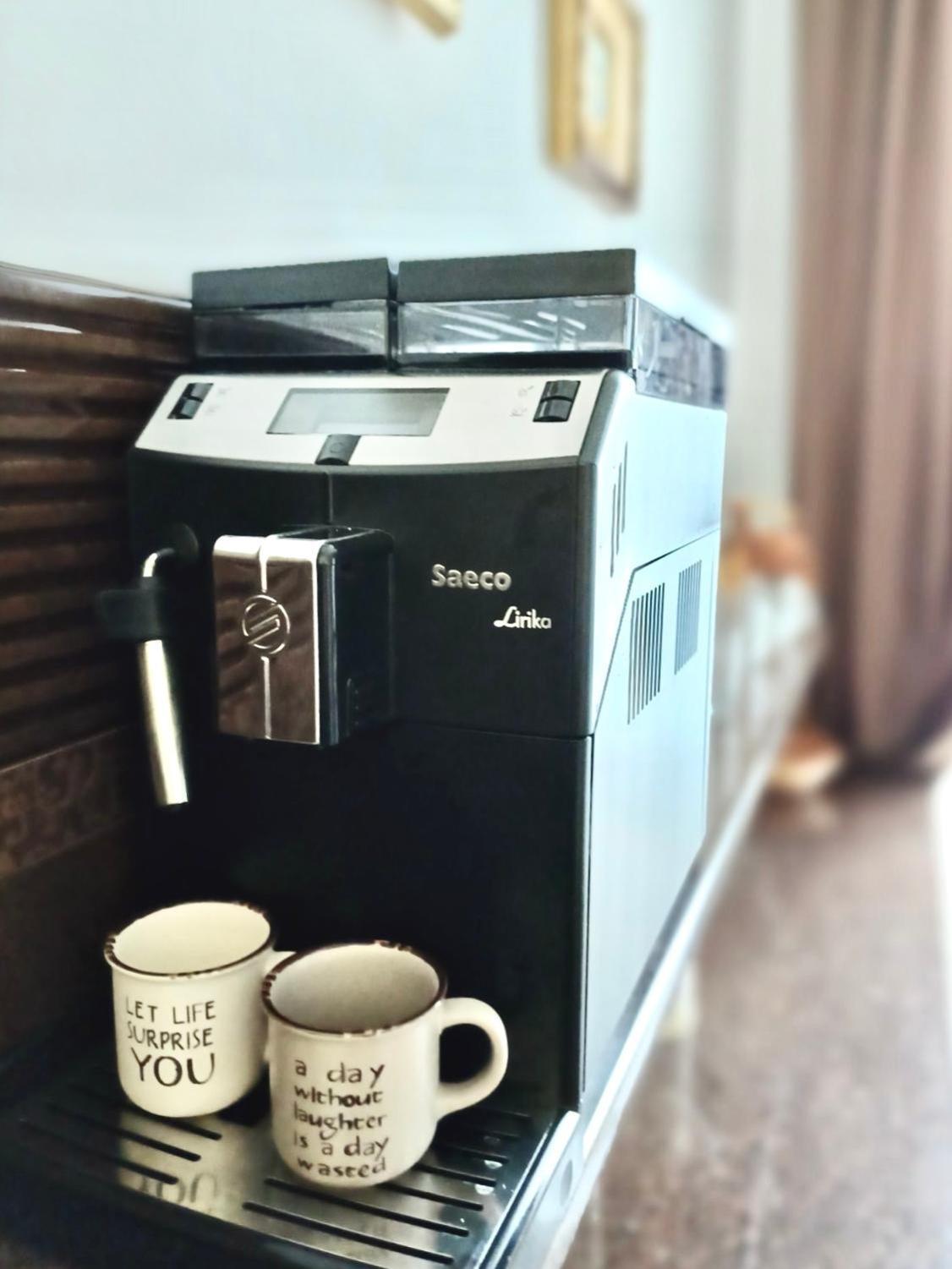 Lux Apartments In The City Center With A Coffee Machine, View Of A Theater, Near Zlata Plaza รีฟเน ภายนอก รูปภาพ
